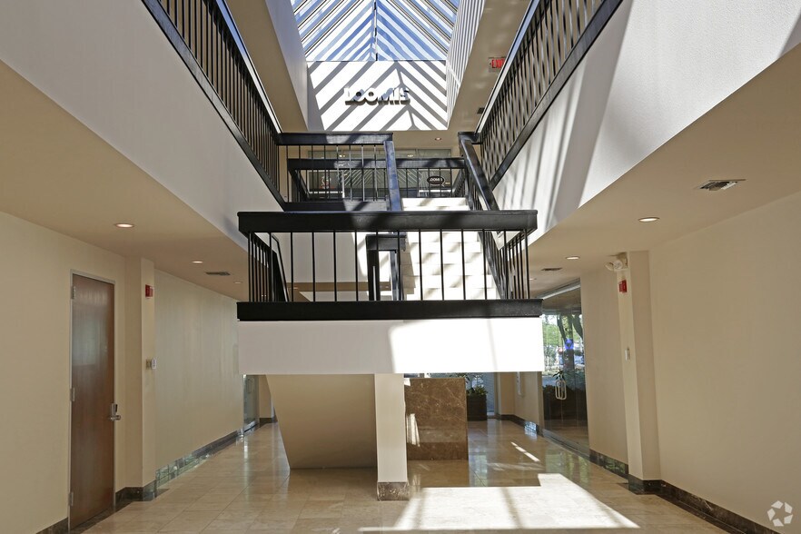 More Photos Of 17120 N Dallas Pky, Dallas Office For Lease