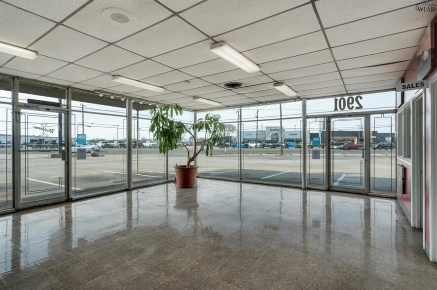 More Photos Of 2901 Jasper St, Wichita Falls Office For Sale