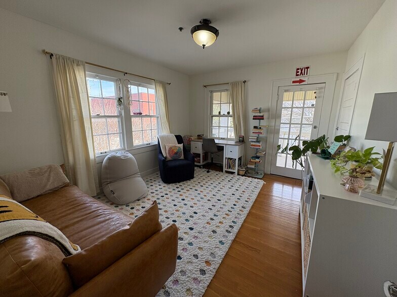 More Photos Of 106 S Church St, McKinney Loft Creative Space For Lease