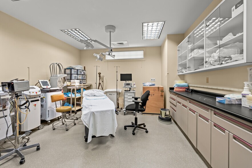 More Photos Of 1011 Lindsay St, High Point Medical For Sale