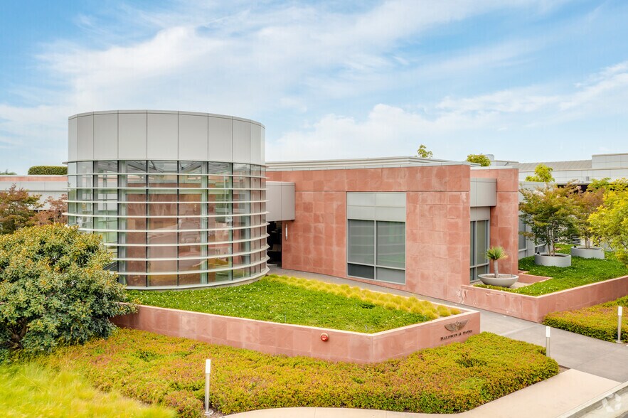 More Photos Of 20 Corporate Plaza Dr, Newport Beach Medical For Lease