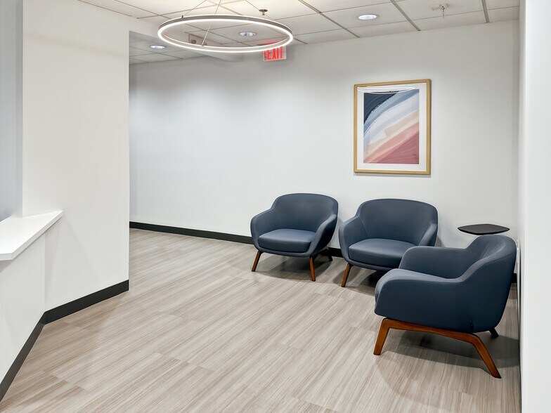 More Photos Of 300 W Clarendon Ave, Phoenix Coworking Space