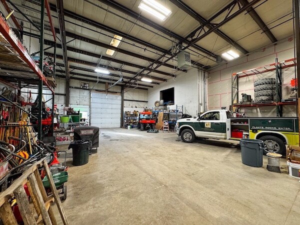 More Photos Of 823 Ferry Rd, Charlotte Warehouse For Sale