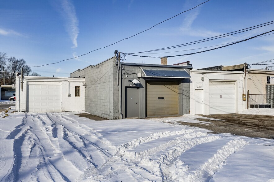 More Photos Of 24354 John R Rd, Hazel Park Flex For Sale