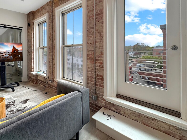 More Photos Of 70-80 State St, Newburyport Storefront Retail Office For Lease