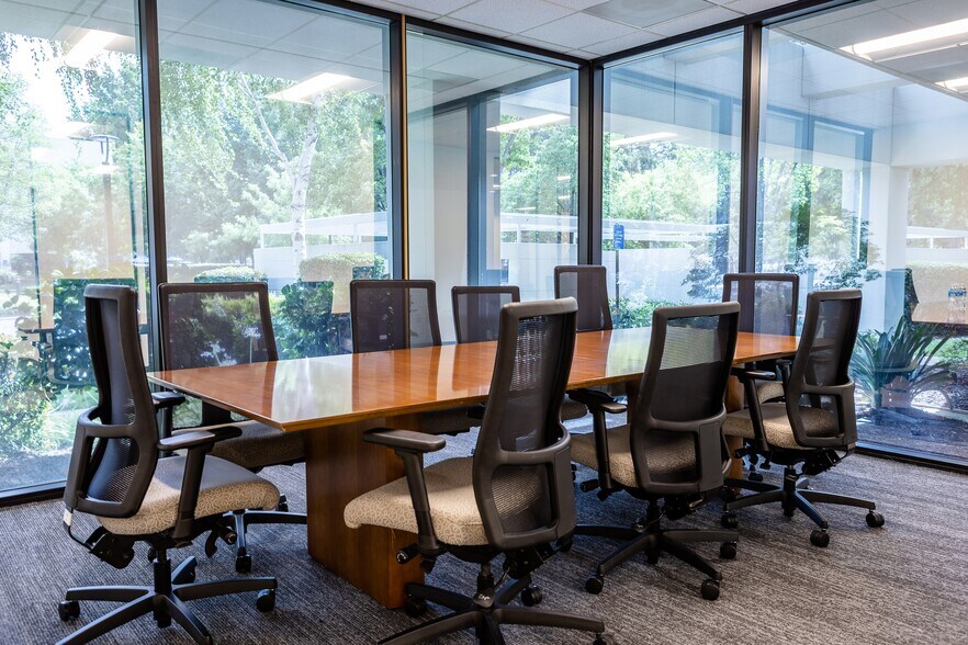 More Photos Of 2535 Capitol Oaks Dr, Sacramento Office For Lease