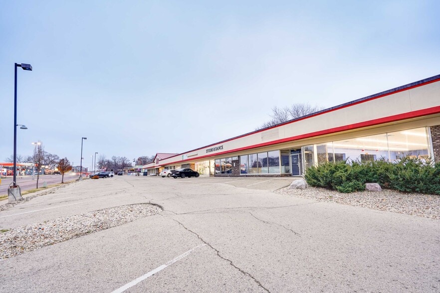 More Photos Of 195-209 Cottage Grove Rd, Madison Storefront For Lease