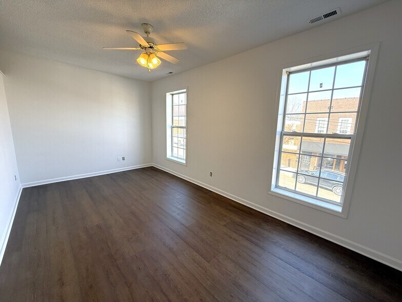 More Photos Of 207 W Main St, Mayodan Storefront Retail Residential For Sale