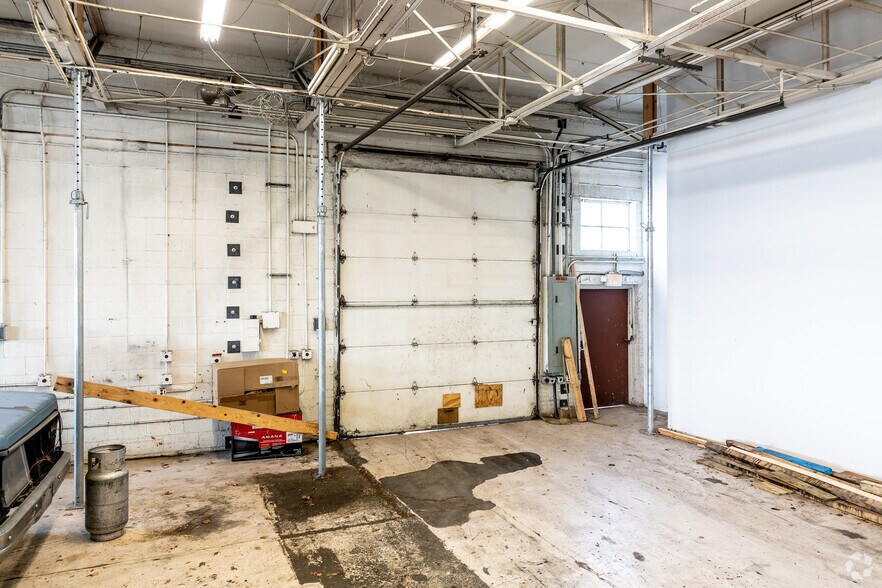More Photos Of 25-45 Rutter St, Rochester Warehouse For Lease