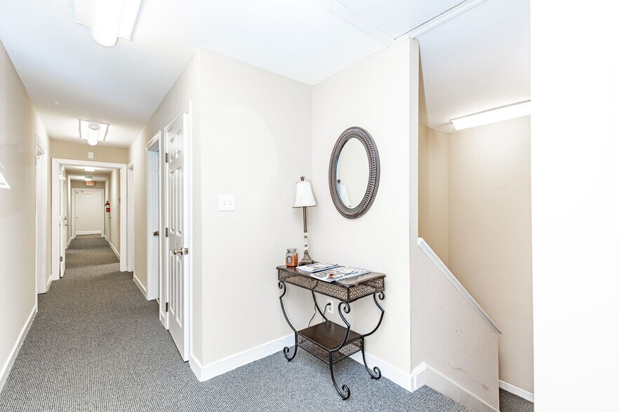 More Photos Of 10810 Hasty Ln, Midlothian Office For Lease