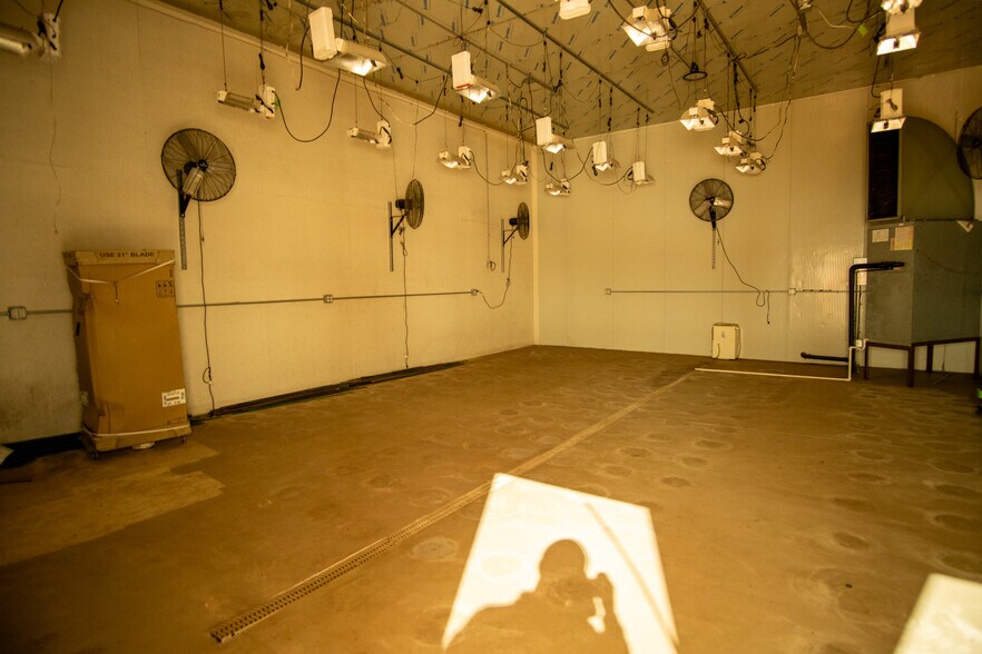 More Photos Of 103 N. Clarady, Wanette Industrial For Sale