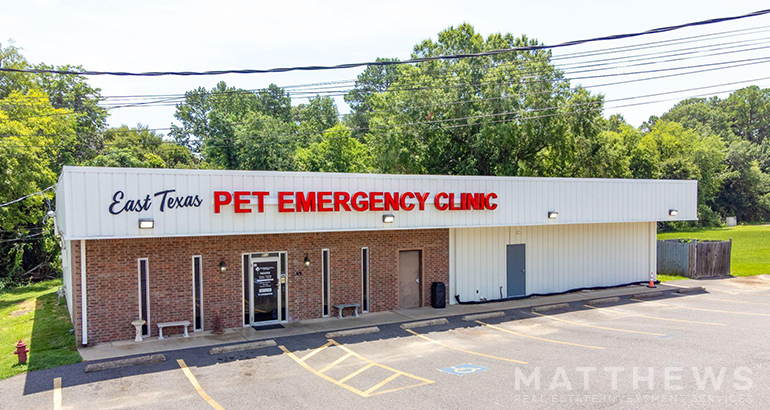 Primary Photo Of 812 Gilmer Rd, Longview Veterinarian Kennel For Sale