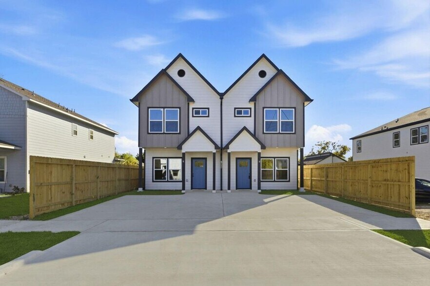 Primary Photo Of 7958 Henson st, Houston Apartments For Sale