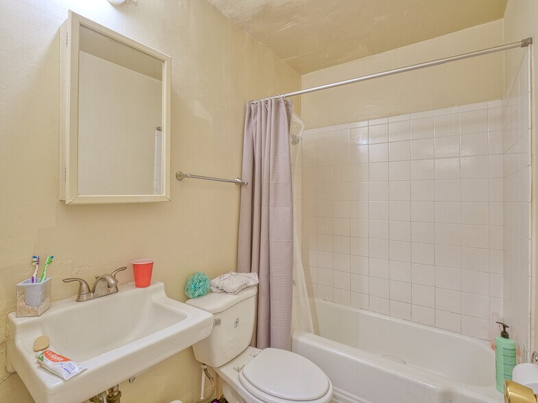 More Photos Of 1408 S Wilton Pl, Los Angeles Apartments For Sale