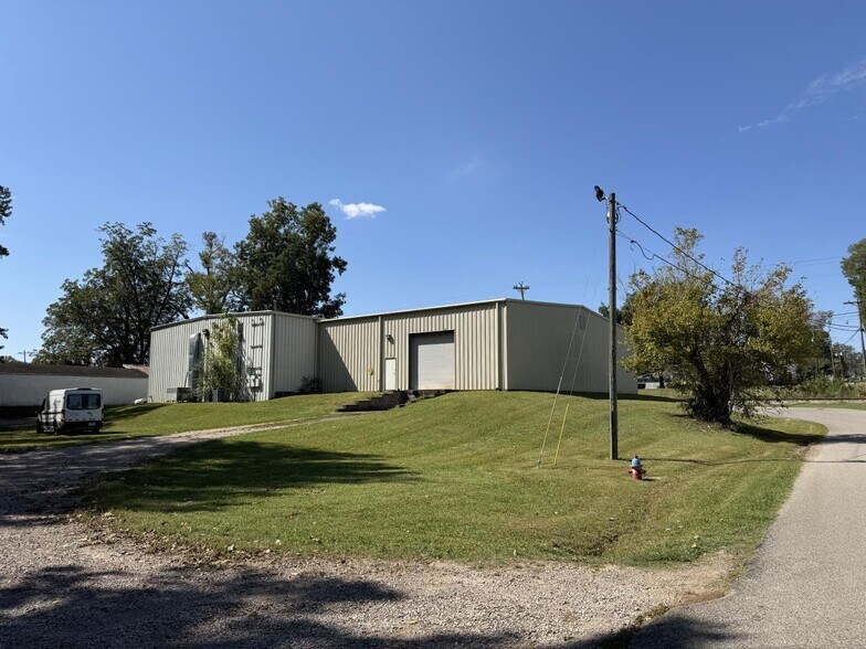More Photos Of 149 N Railroad St, Selmer Industrial For Sale