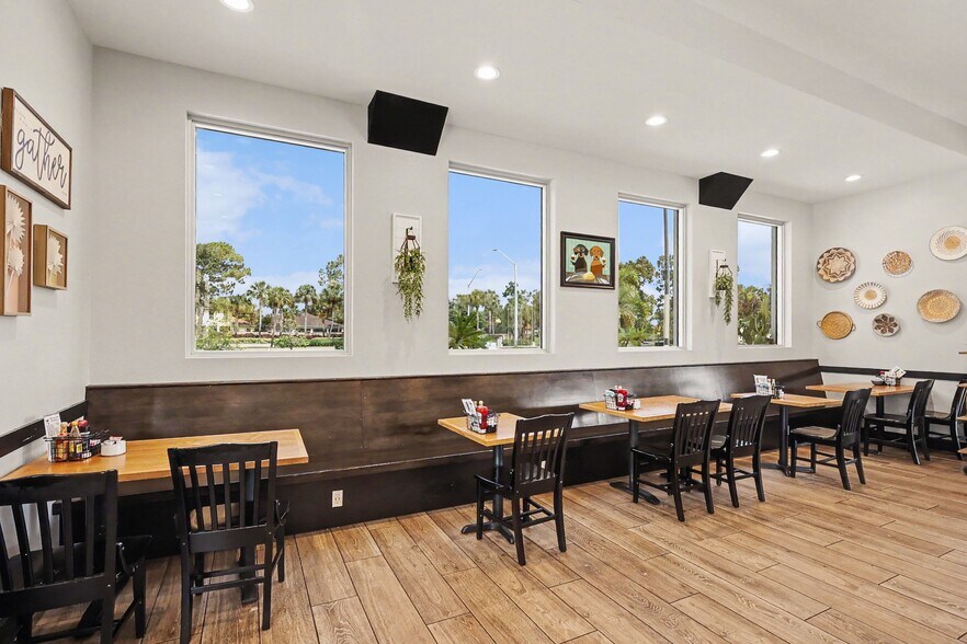 More Photos Of 11970 Fairway Lakes Dr, Fort Myers Restaurant For Sale
