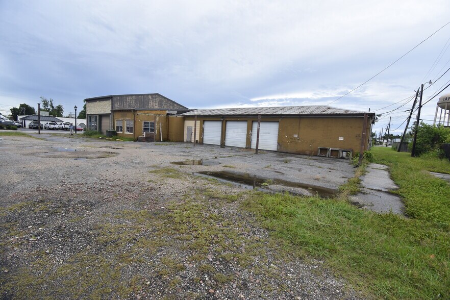 More Photos Of 621 W Main St, La Porte Warehouse For Lease