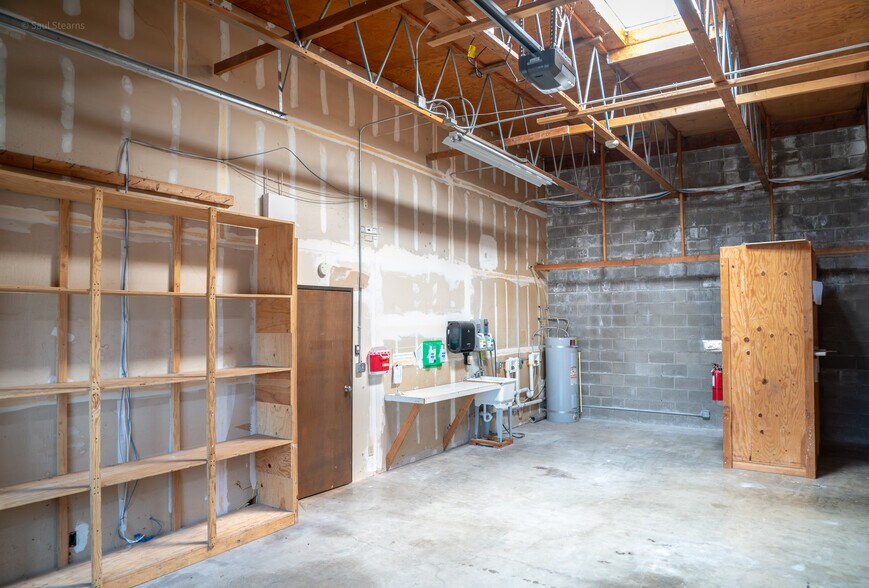 More Photos Of 815-817 N Central Ave, Medford Storefront For Lease