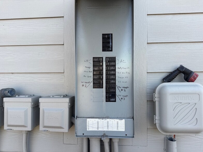 More Photos Of 460 N Franklin St, Sebring Warehouse For Sale