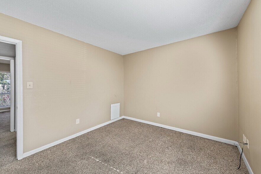 More Photos Of 856 Park Brook Trl, Birmingham Apartments For Sale