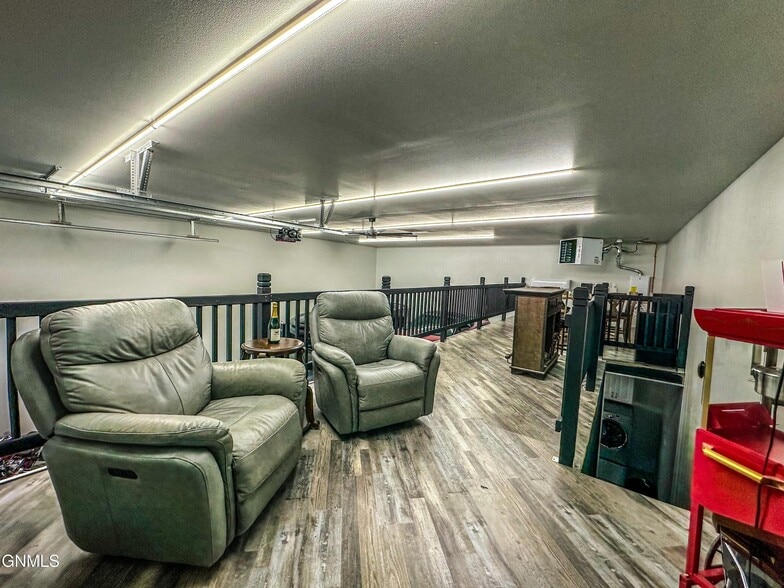 More Photos Of 1409 Lockheed Dr, Bismarck Warehouse For Sale