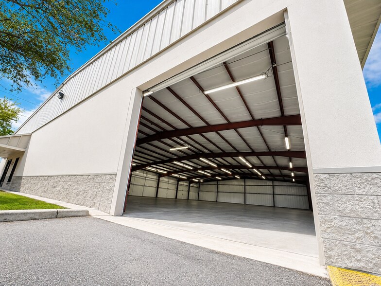 More Photos Of 4612 107th Cir N, Clearwater Manufacturing For Lease