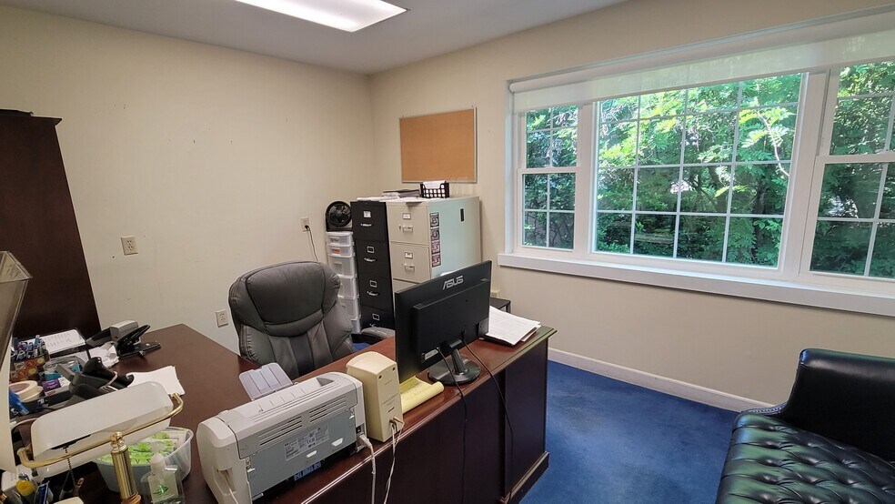 More Photos Of 101 Chapman St, Greenville Office For Sale