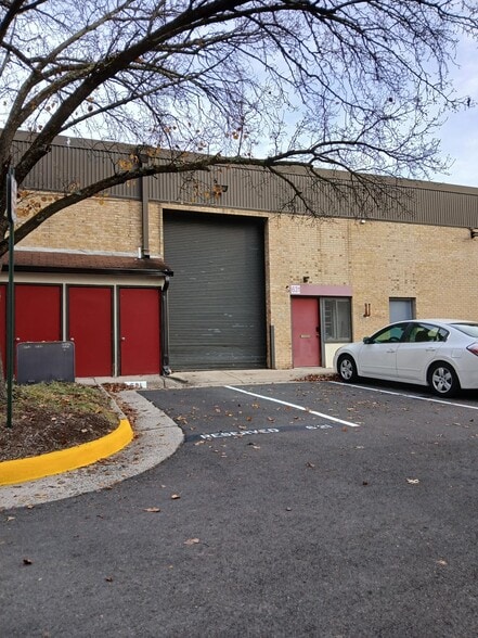 Primary Photo Of 601-633 Carlisle Dr, Herndon Warehouse For Sale