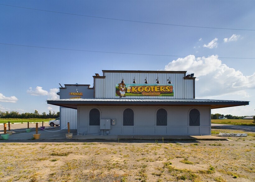 More Photos Of 4512 E M-21, Corunna Restaurant For Sale