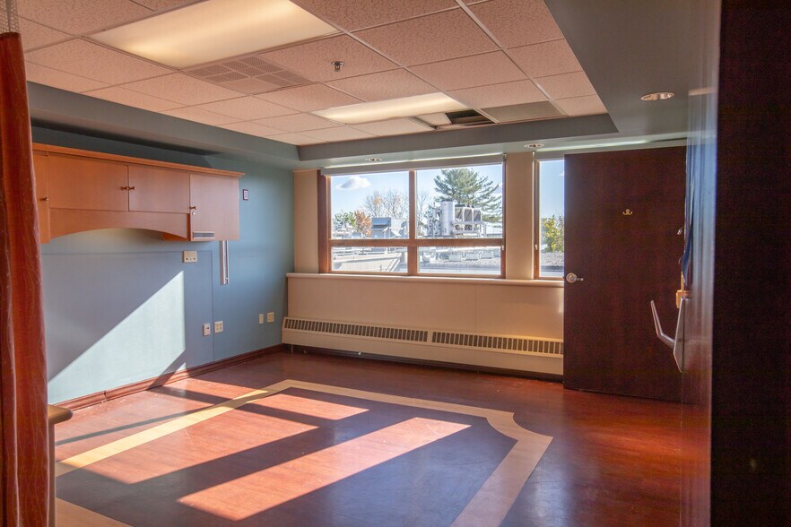More Photos Of 200 Kennedy Memorial Dr, Waterville Flex For Lease