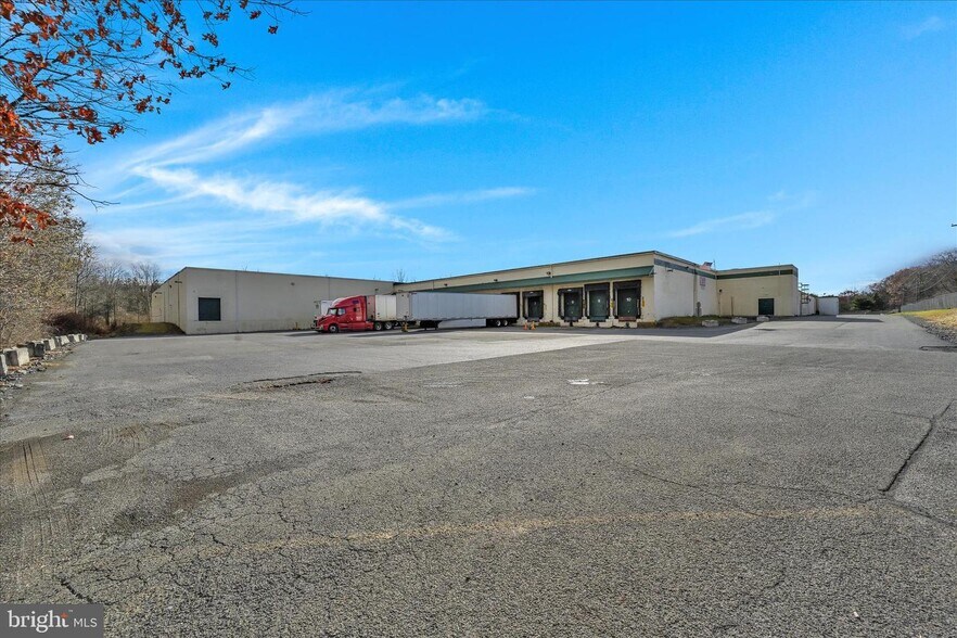 More Photos Of 190 Walnut Ln, Pottsville Warehouse For Lease