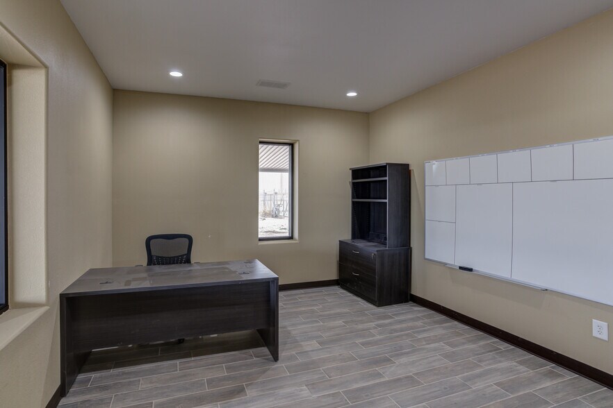 More Photos Of 716 U.S. 385 S hwy, Seminole Industrial For Sale