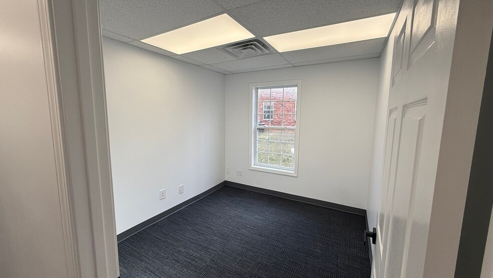 More Photos Of 11801 Brinley Ave, Louisville Medical For Lease