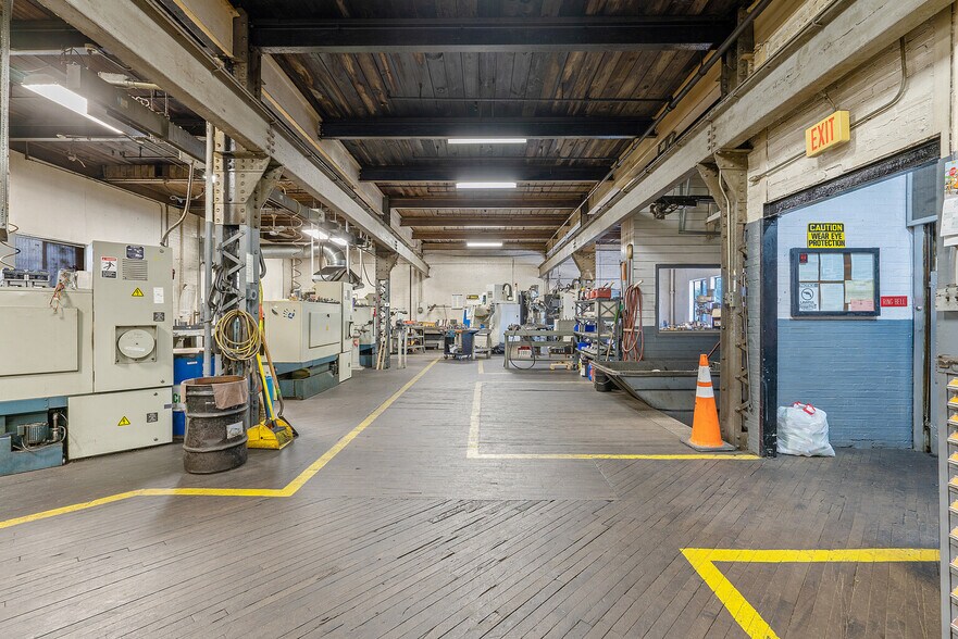 More Photos Of 400 Pearl St, Syracuse Manufacturing For Sale
