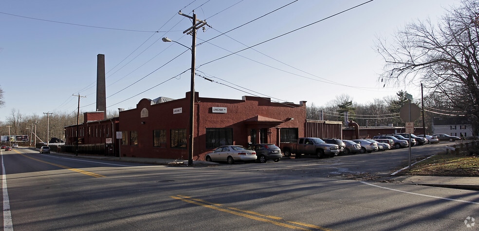 More Photos Of 21-69 S Main St, Leicester Service For Lease