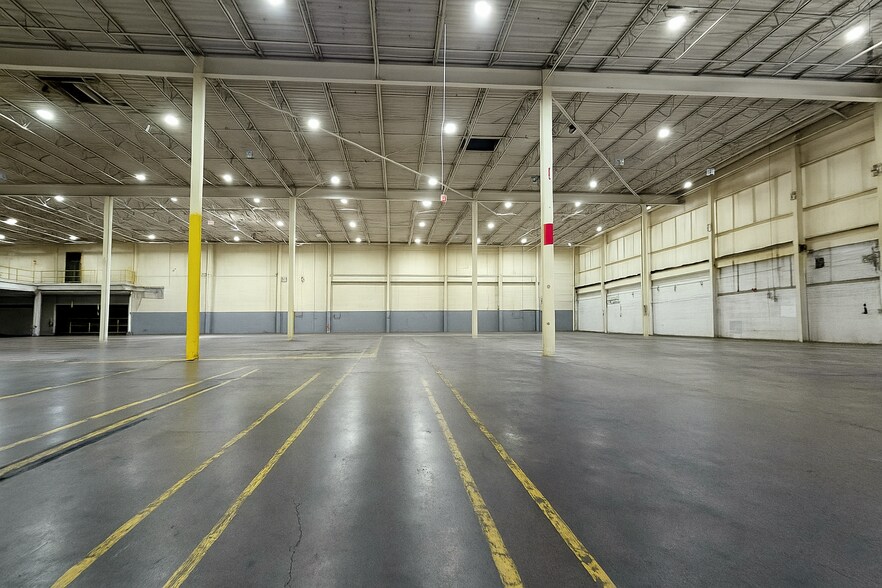 More Photos Of 6800 N Chestnut St, Ravenna Warehouse For Sale