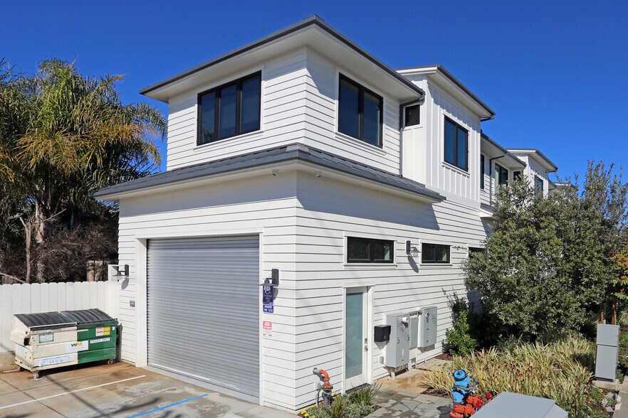 More Photos Of 2079 Garnet Ave, San Diego Office For Sale