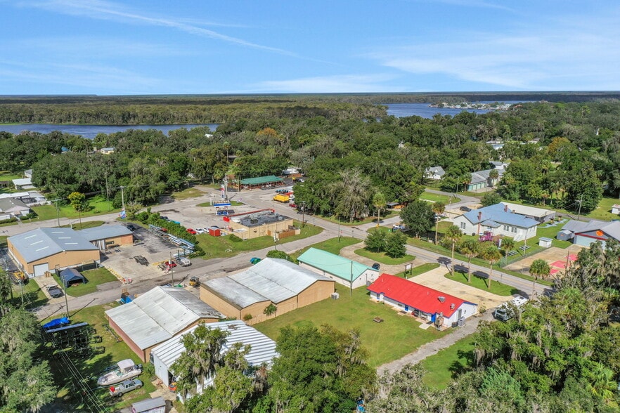 More Photos Of 413 Elm St, Welaka Freestanding For Sale