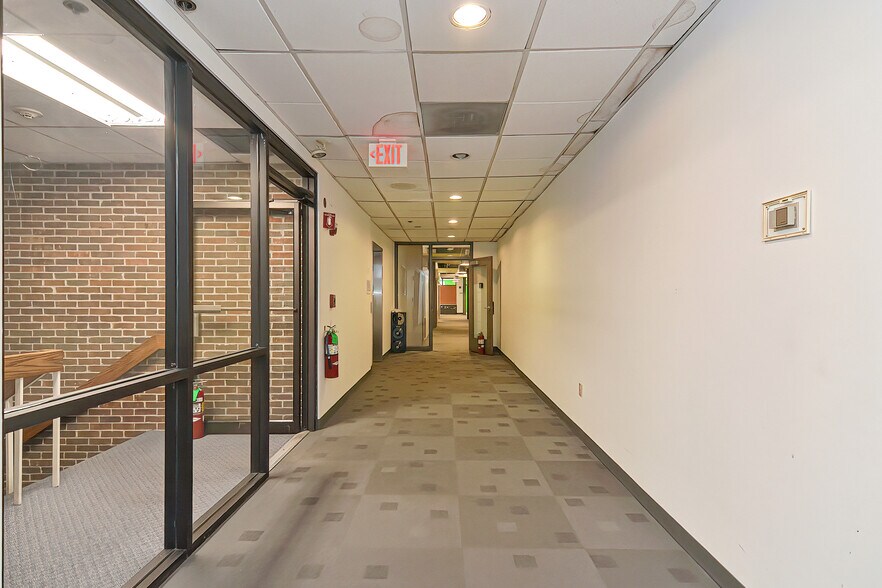 More Photos Of 1 Rounder Way, Burlington Office For Lease