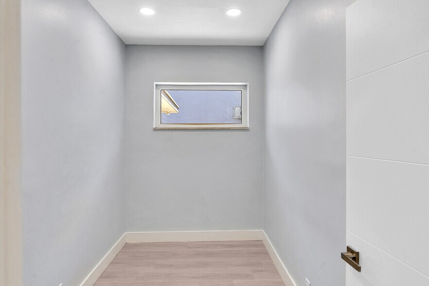 More Photos Of 6240-6244 Miramar Pky, Miramar Medical For Lease