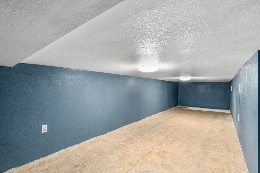 More Photos Of 103 W Main St, Itasca Storefront Retail Office For Lease