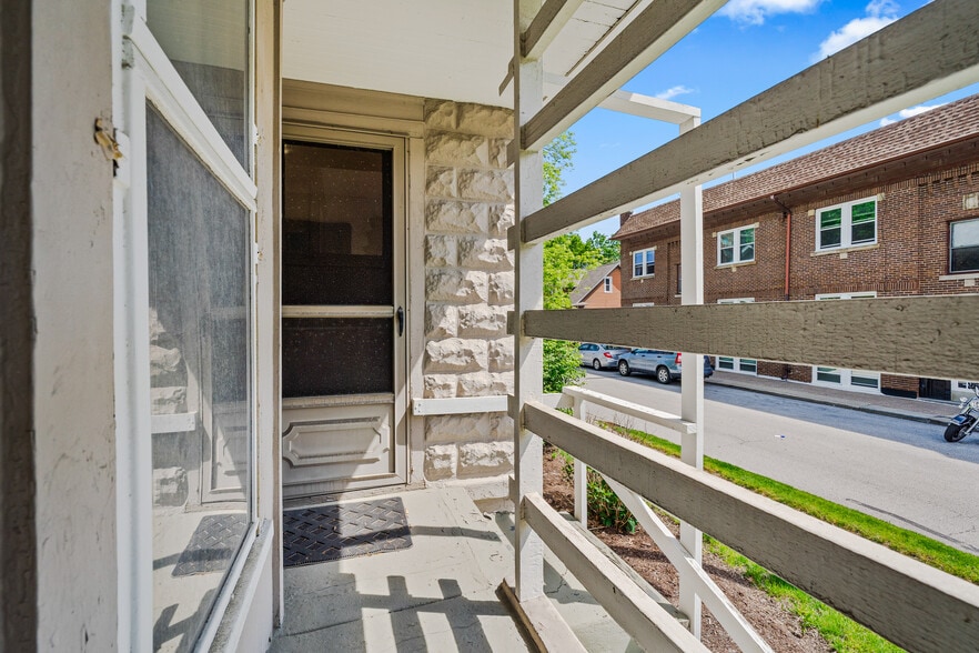 More Photos Of 15522 Madison Ave, Lakewood General Retail For Sale