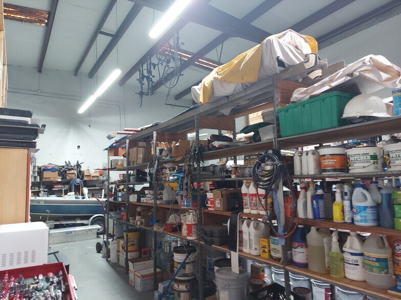 More Photos Of 131 Scarlett Blvd, Oldsmar Warehouse For Lease