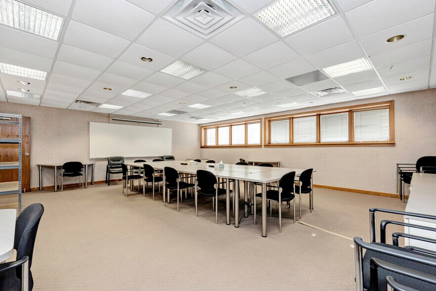 More Photos Of 1100 Brandywine Blvd, Zanesville Loft Creative Space For Lease