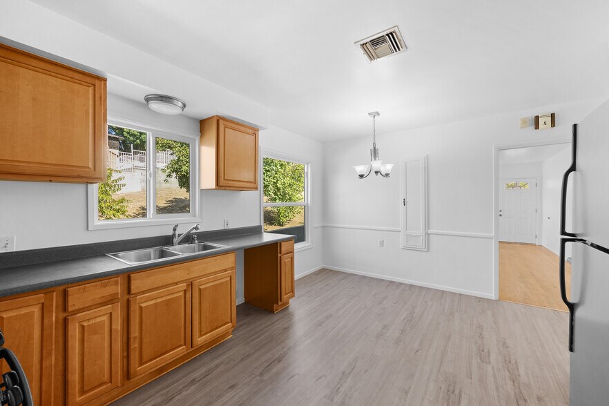 More Photos Of 6011 Pine Crest Dr, Los Angeles Multifamily For Sale