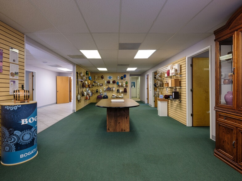 More Photos Of 2229 Whitfield Park Dr, Sarasota Warehouse For Sale