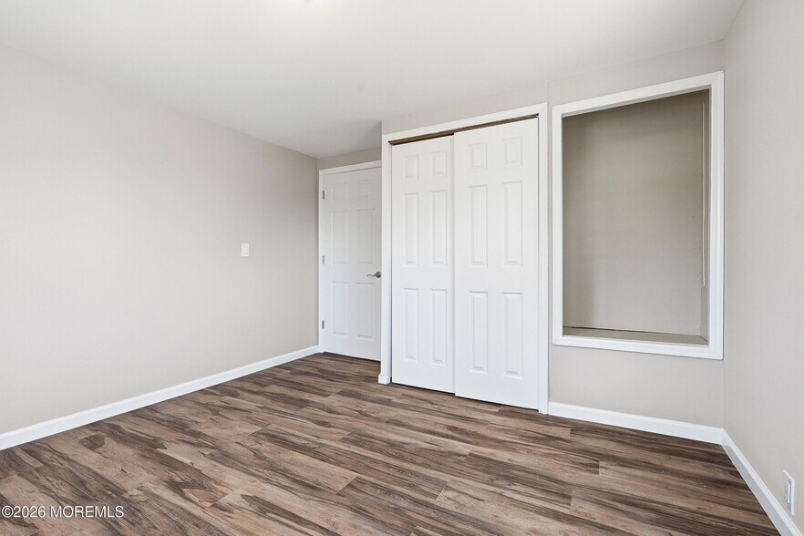 More Photos Of 75 Main St, Waretown Flex For Sale