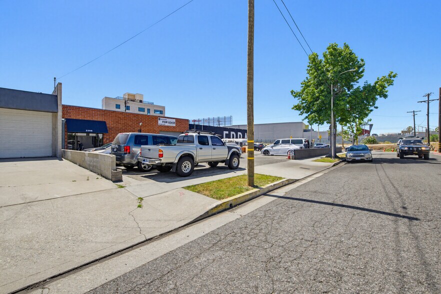 More Photos Of 3380 Livonia Ave, Los Angeles Light Manufacturing For Lease