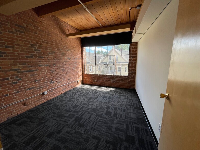 More Photos Of 48 Grove St, Somerville Office For Lease
