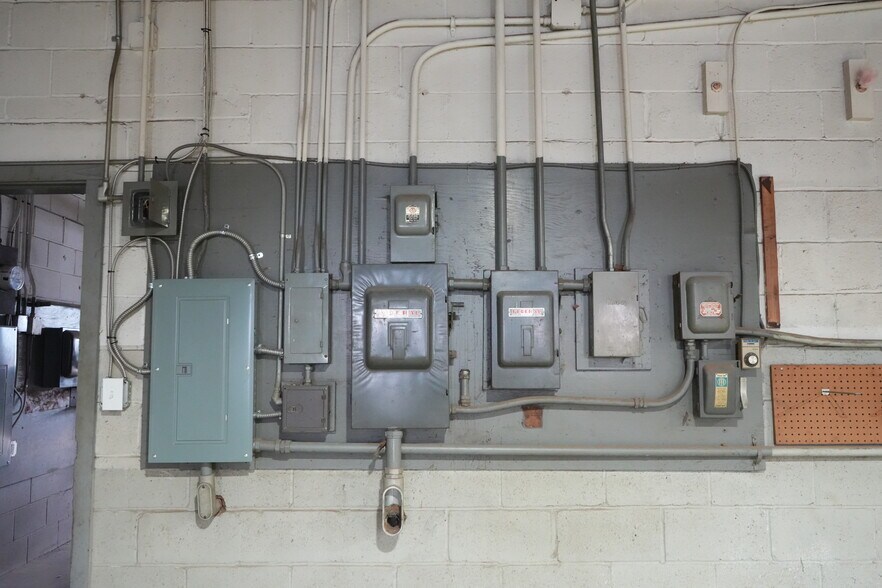 More Photos Of 3812 Bennington Ave, Kansas City Industrial For Sale